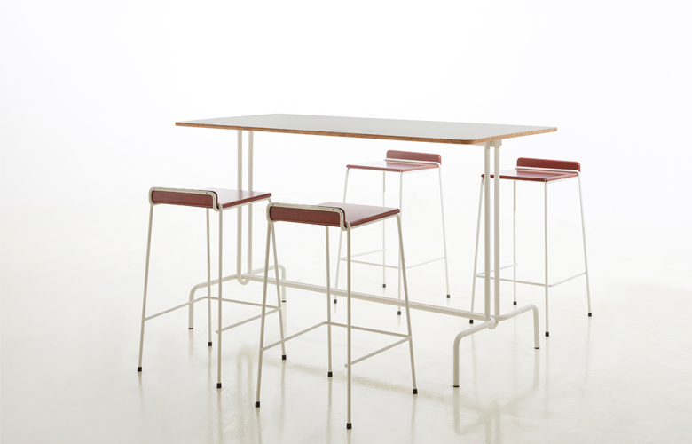 CONTOUR BAR STOOL